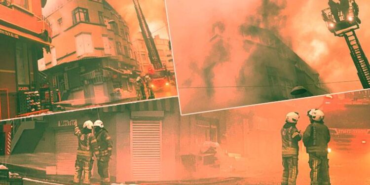 Fatih'te 4 katlı bina alev alev yandı