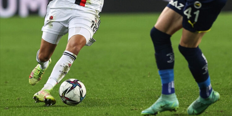 Fenerbahçe Beşiktaş Deplasmanına Tek Eksikle Gidiyor