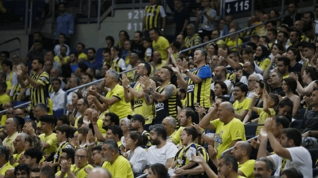 Fenerbahçe Farklı Kazandı