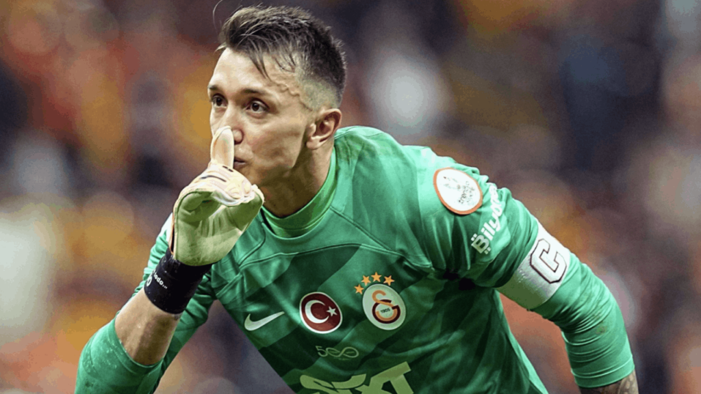 Galatasaray'ın Efsane Kalecisi Muslera Gidecek mi?