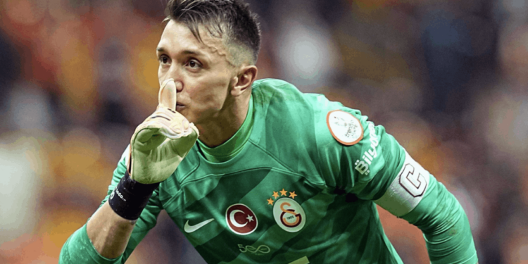 Galatasaray'ın Efsane Kalecisi Muslera Gidecek mi?