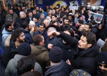 Gazetecilerin SİHA’larla ‘katledilmesini’ protesto eden gazeteciler tutuklandı!