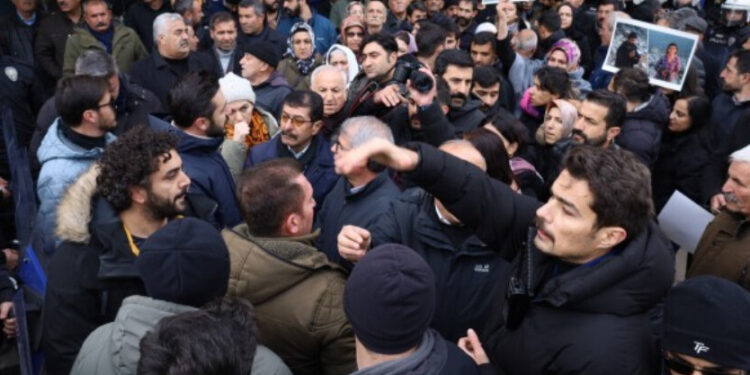 Gazetecilerin SİHA’larla ‘katledilmesini’ protesto eden gazeteciler tutuklandı!