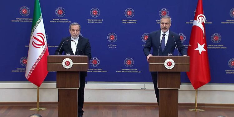 Hakan Fidan, İran Dışişleri Bakanı’yla Suriye’yi konuştu: “Dış müdahale ile açıklamak yanlış, muhalefetle uzlaşılmalı”