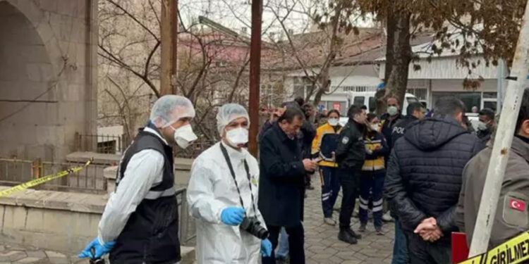 Hamamda zehirlenen tellak ve müşteri hayatını kaybetti