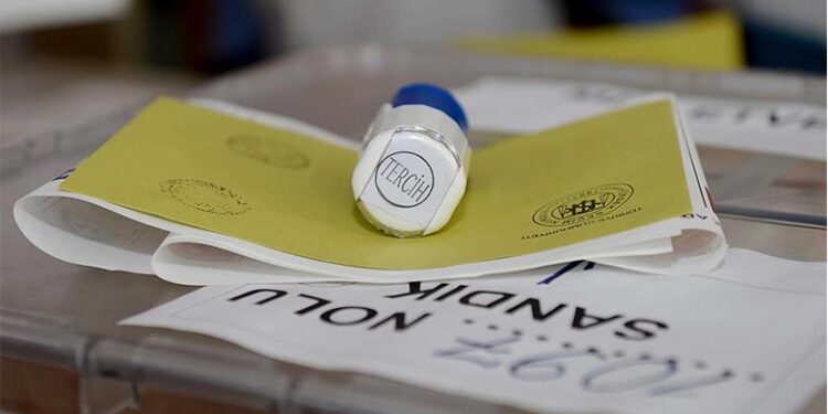 Hangi parti yüzde kaç oy alıyor; işte halkın “olumlu” baktığı ilk üç siyasetçi