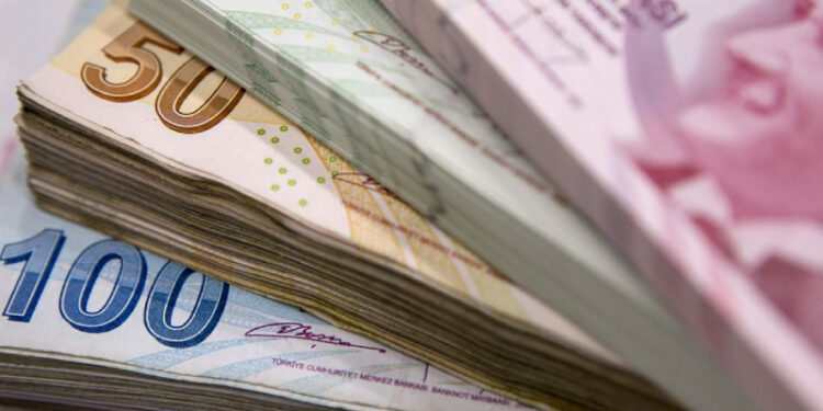 Her yıl bir ay tartışırız, sonunda da dağ fare doğurur