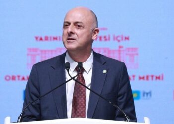 İYİ Parti’den istifa eden Ümit Özlale CHP’ye katılıyor