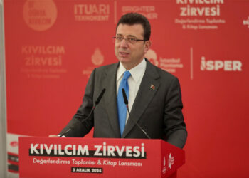 İmamoğlu: ”Gençler bu ülkeden kaçar gibi gidiyor, bu sadece maddi gerekçelerle de değil”