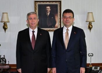 İmamoğlu ve Yavaş tüm siyasetçilere fark attı