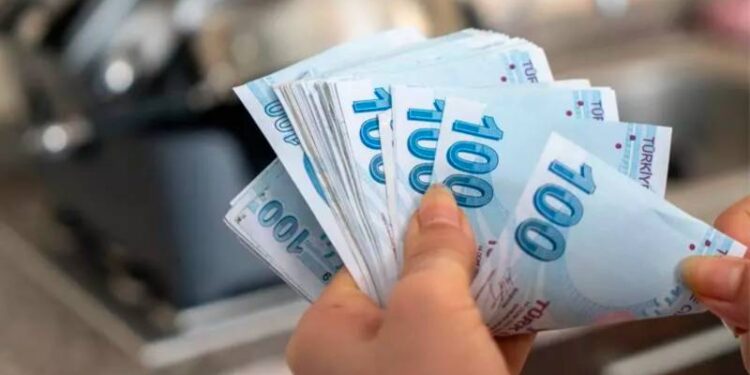 İnilmeyen havalimanını inşa edene para var, asgari ücretliye yok