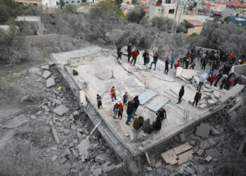 İsrail, Batı Şeria’da İki Evi 'Ruhsatsız' Deyip Yıktı