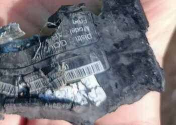 Ev hapsindeki gazeteci Özlem Gürses, canlı yayını evinden yaptı; “Kelepçeyi, görüntü almak için taktılar”