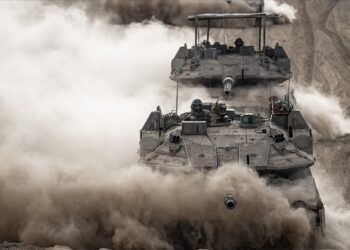 İsrail güçleri, Golan Tepeleri’ndeki tampon bölgeyi geçerek Suriye topraklarına girdi