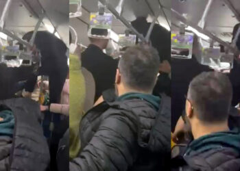 İstanbul'da Metrobüste Boş Koltuk İçin Birbirlerine Girdiler: Tutunma Demirine Tırmanıp Uçan Tekme Attı!