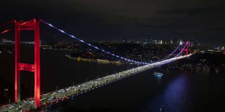 İstanbul'da trafik yoğunluğu akşam saatlerinde yüzde 80'e çıktı