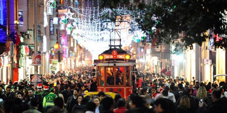 İstanbul'da yılbaşı için 55 bin polis görevlendirildi