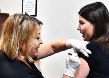 İzmir Büyükşehir Belediyesi HPV aşısı uygulamasını başlattı