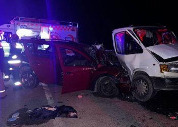 İzmir'de 3 aracın karıştığı kazada anne-oğul can verdi