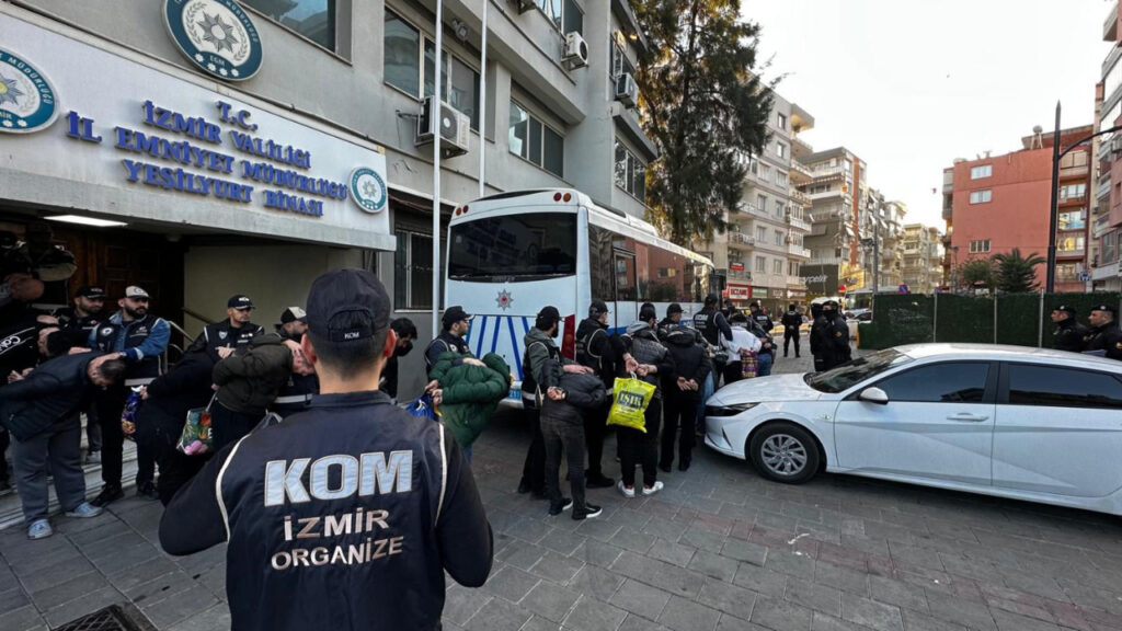 İzmir'de Son 15 Yılın En Büyük Çete Operasyonu! Beşoklar Çökertildi