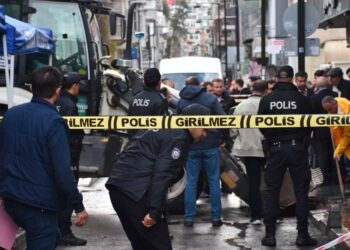 İzmir'de sokakta akıma kapılan 2 kişinin öldüğü dava; heyet, yeni bilirkişi raporu hazırlayacak
