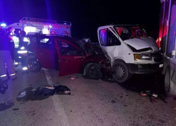 İzmir’de zincirleme kaza: Anne ile oğlu öldü; 4 kişi yaralandı
