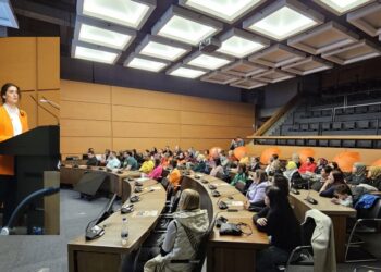 KHK’lı akademisyen hapisteki kadınları Almanya’ya anlattı: Bir anne vardı, telefonda bebeğine ninni söyleyen bir anne…