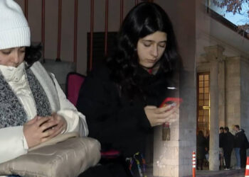 Kamp Sandalyeleriyle Sabah 5'te Sıraya Girdiler, Biletler 20 Saniyede Tükendi