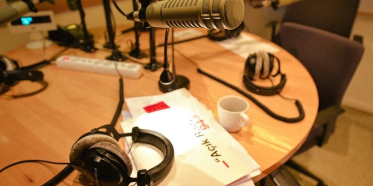 Kapatılan Açık Radyo’ya ‘Büyük’ ödül