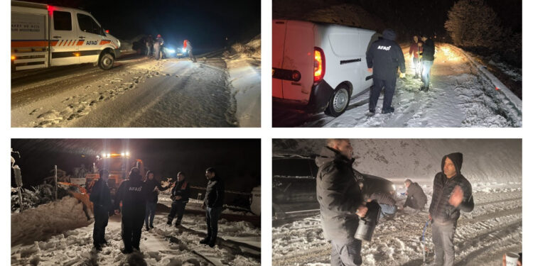 Kar Bastırdı, Araçlar Yolda Kaldı: Mahsur Kalan 9 Kişi Kurtarıldı