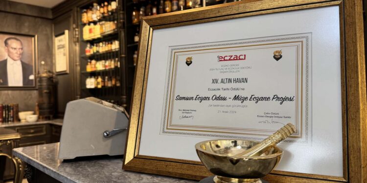 Karadeniz'de ilk olan "Müze Eczane"ye "Altın Havan 2024" ödülü