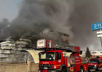 Kayseri’de mobilya fabrikasında yangın: 3 ölü