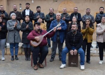 Kobanêli sanatçılardan QSD ve YPJ’ye destek şarkısı