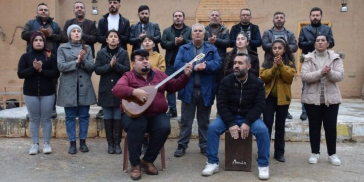 Kobanêli sanatçılardan QSD ve YPJ’ye destek şarkısı