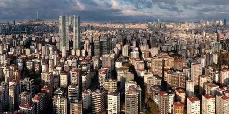 Konut satışları beş ay sonra ilk kez düştü