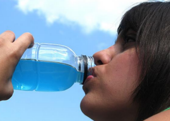 Kosova'da Enerji İçeceklerinin Satışına Yaş Sınırı: Para Cezası Var