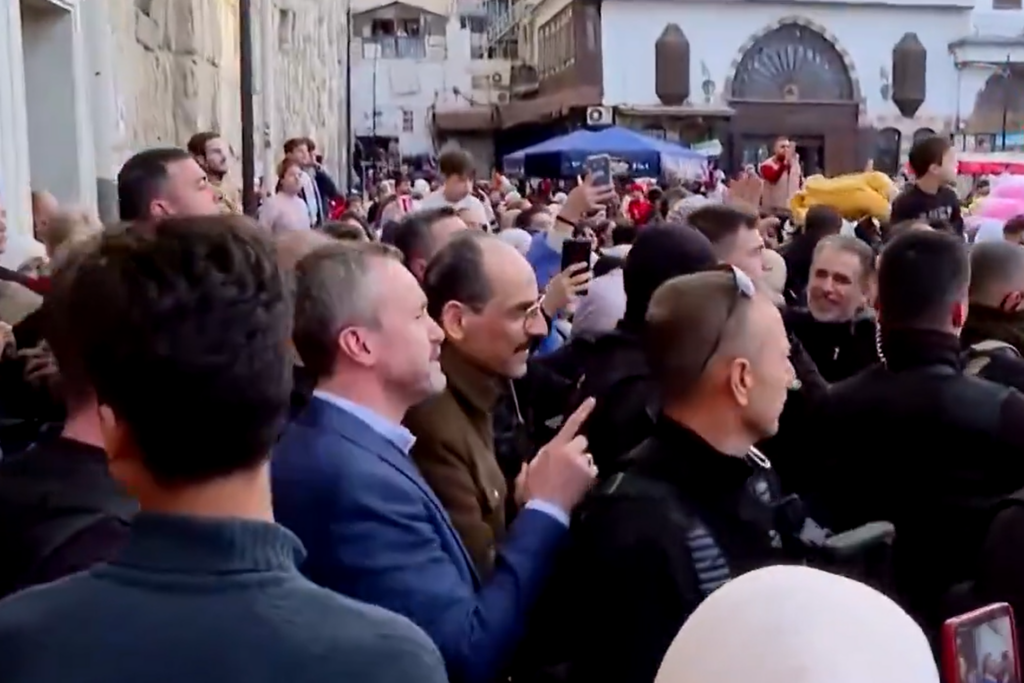 MİT Başkanı İbrahim Kalın Şam’da; Emevi Camii’nde namaz kıldı