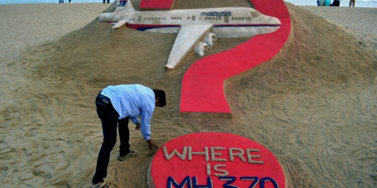 Malezya kayıp MH370 uçağını aramaya devam edecek