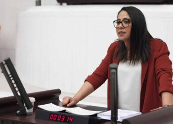 Meclis'te Tansiyon Yükseldi: Sera Kadıgil'e Uyarma Cezası