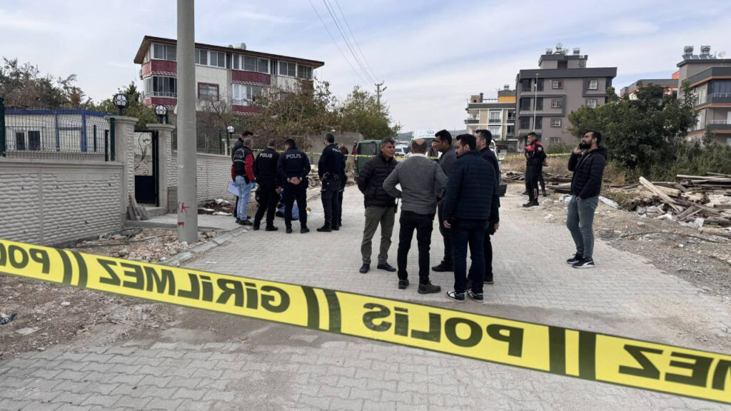 Mersin'de Kan Donduran Olay! Bir Gün Arayla Eşini ve Çocuğunu Öldürdü, İntihar Girişiminde Bulundu