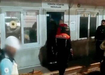 Mersin'de gümrük operasyonu; aralarında kamu görevlilerinin de bulunduğu 114 kişi gözaltında