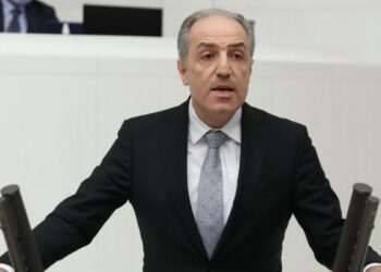 Mustafa Yeneroğlu DEVA Partisi'nden istifa etti