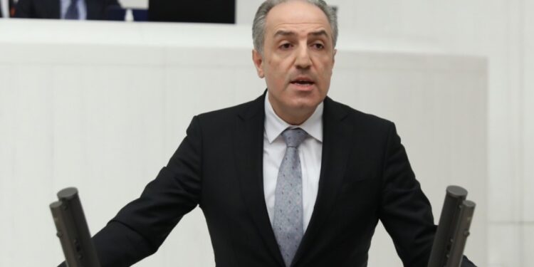 Mustafa Yeneroğlu DEVA Partisi'nden istifa etti