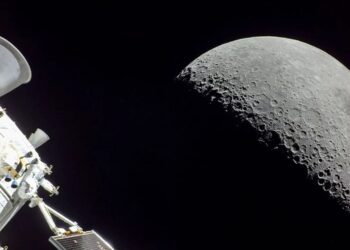 NASA, Ay’a dönüş projesini erteledi