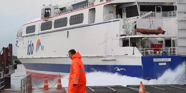 Olumsuz hava koşulları deniz ulaşımını vurdu; İDO ve BUDO'da bazı seferler iptal