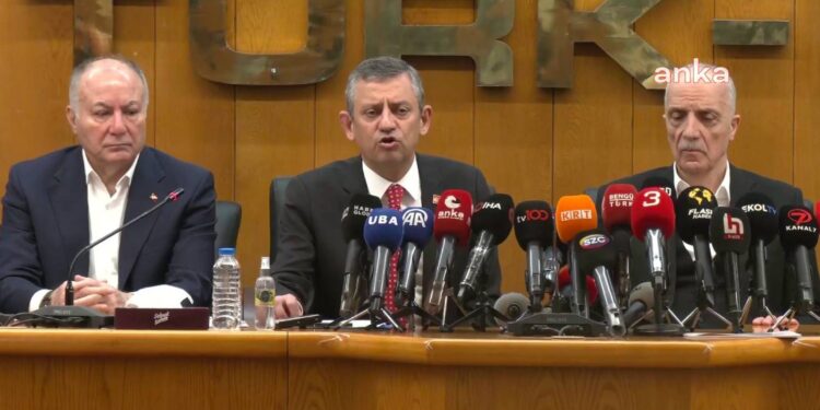 Özel, "Yüzde otuzluk zam bir sefalet ücreti ve dayatma" dedi, erken seçim ve işçilere örgütlenme çağrısında bulundu