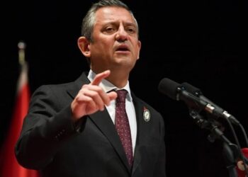 Özel’den Erdoğan’a sert sözler: ‘Salon siyasetçisi seni!’