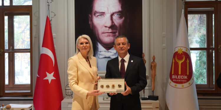 Özgür Özel'den Bilecik Belediyesi'ne Ziyaret