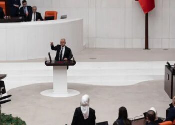 Özlem Zengin ile Gergerlioğlu arasında çıplak arama tartışması: ‘Sapık adam’, ‘Tövbe ya Rabb’im’