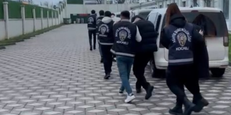 Polis ve Savcı Olarak Tanıttılar: 3 Milyon TL Dolandırdılar